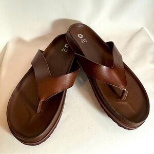 GAP Sz 9 Slides Flip Flop Style Vegan Leather Comfort Insole